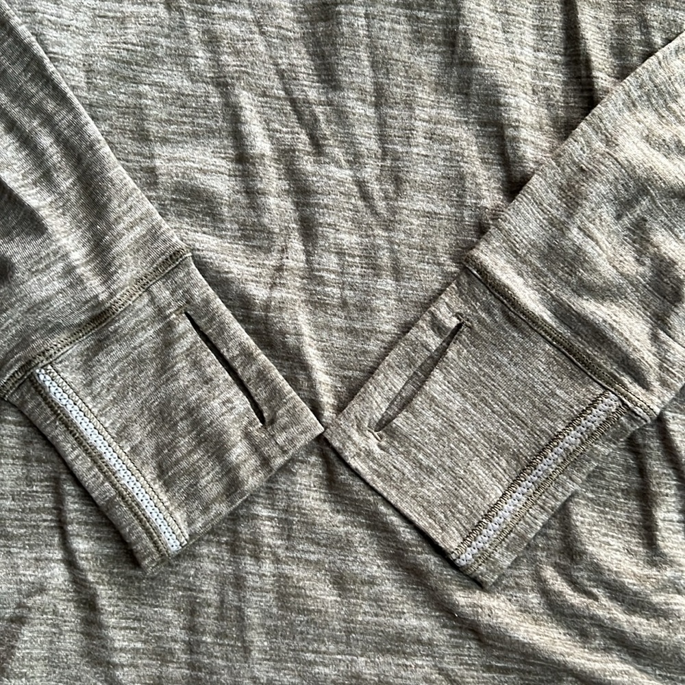 Lululemon Beat The Heat Long Sleeve Athletic Yoga Top Green Tie Back - Picture 6 of 9